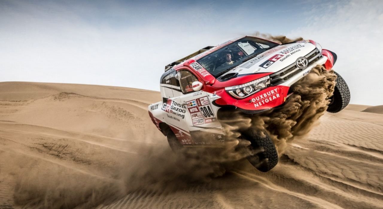 Dakarowa Toyota Hilux na sprzedaż. A nawet dwie