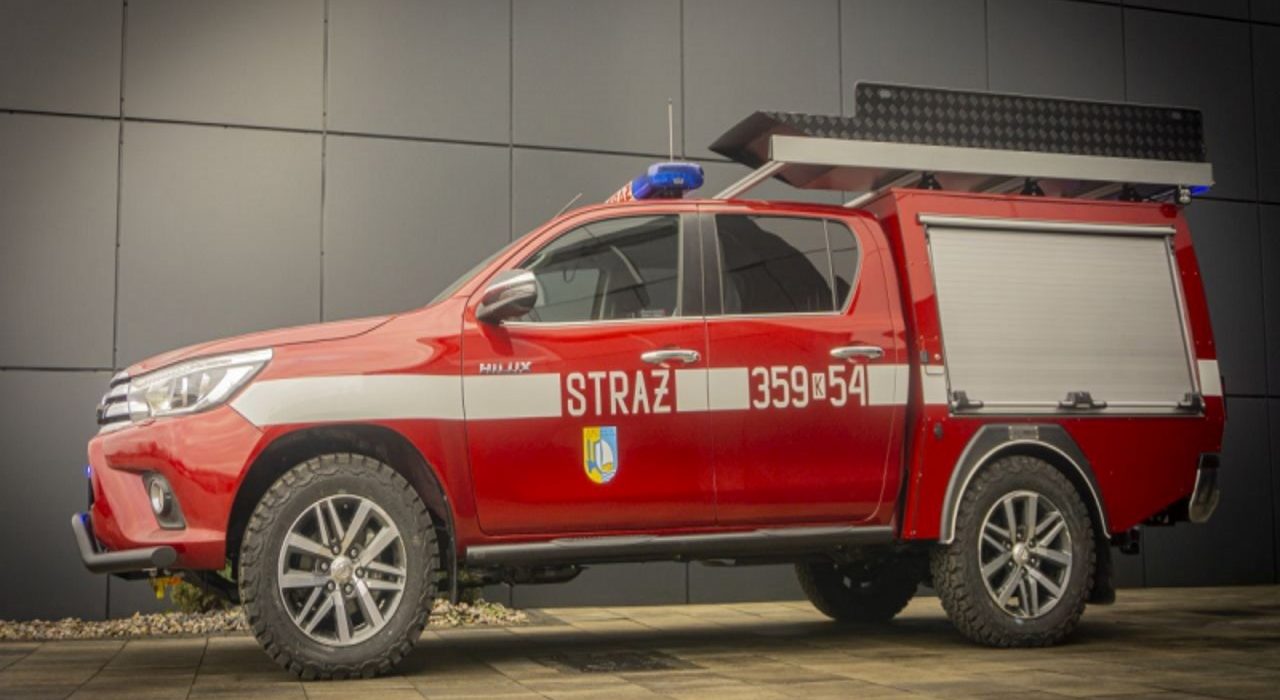Niezniszczalny pickup na służbie. Toyota Hilux z zabudową dla straży pożarnej