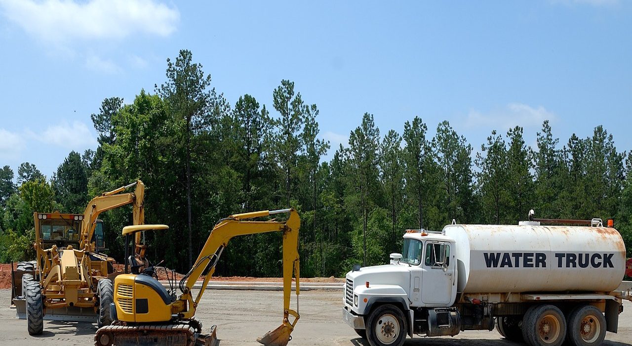 Dlaczego prace ładowarką teleskopową warto zlecić profesjonalistom?