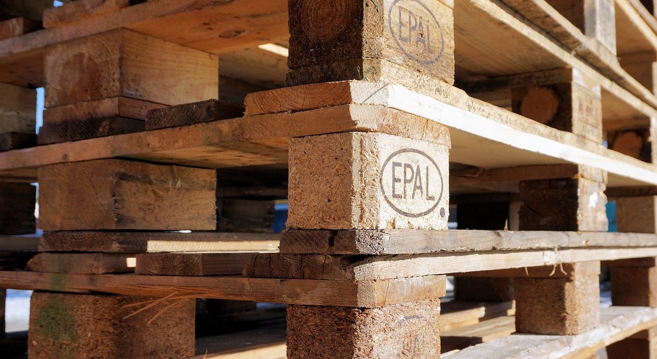 Czym kierować się przy wyborze producenta palet?