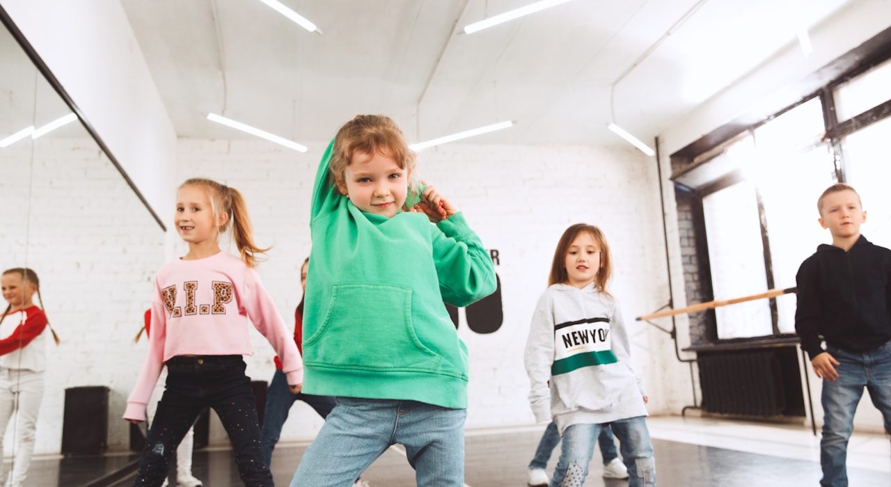 Dlaczego warto zapisać dzieci na zajęcia taneczne?