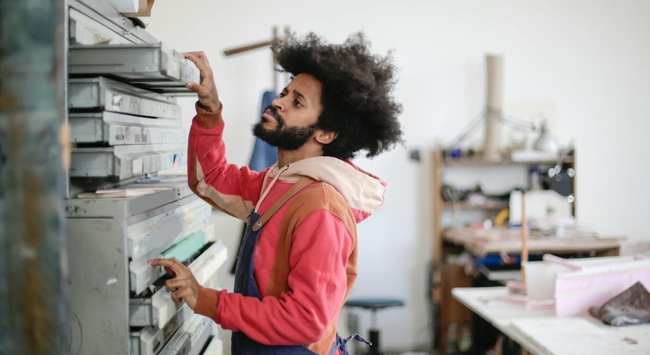 Ramy do sitodruku – jak przebiega ich montaż?