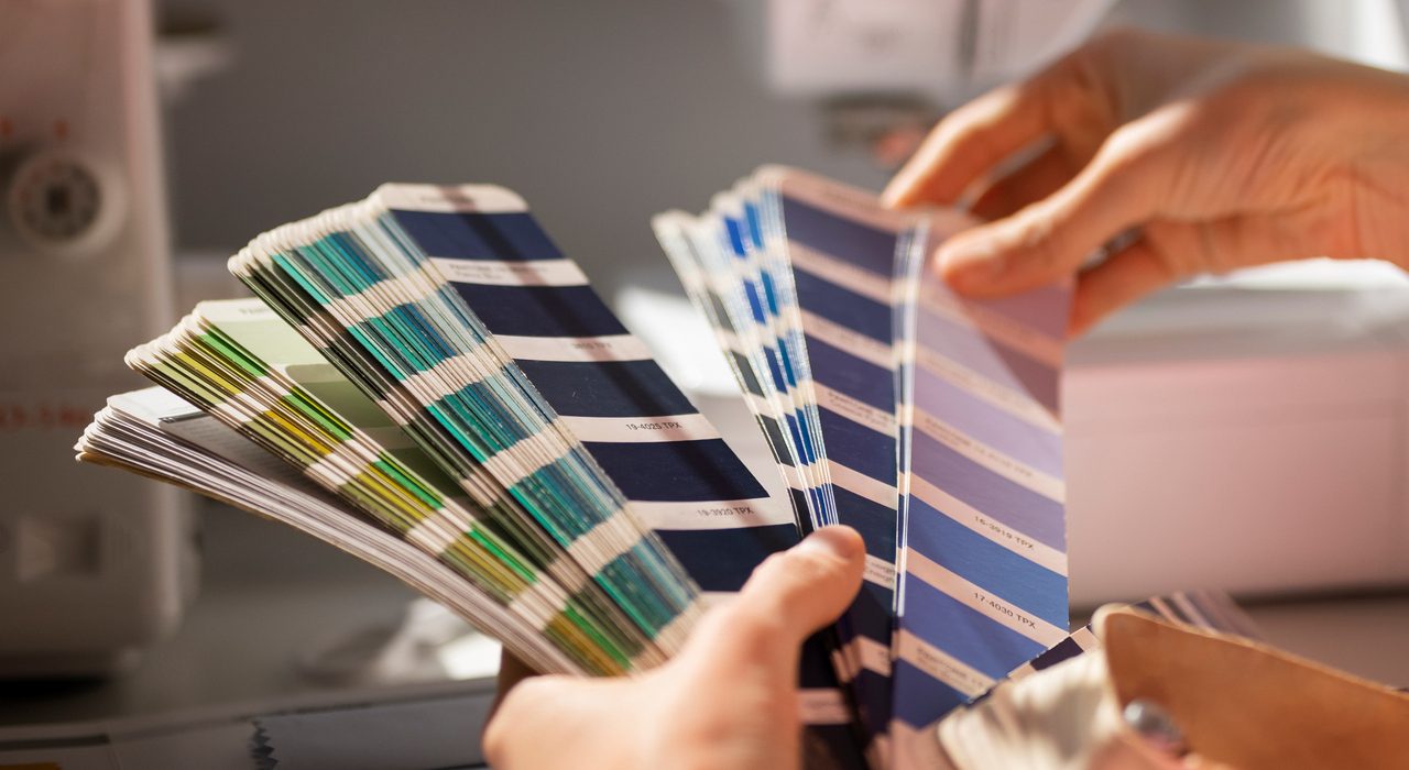 Jakie są sposoby na zabarwienie dzianiny?